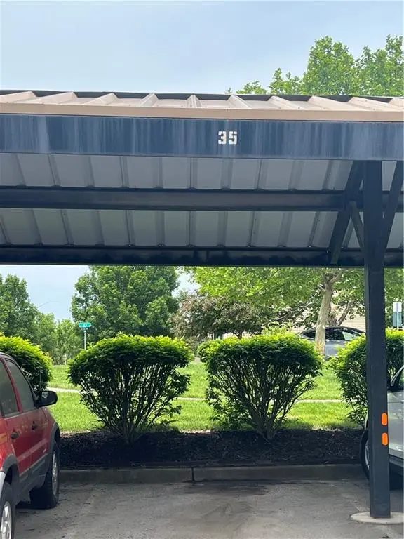 5600 NE 80th Unit 2 A TER, Kansas City, MO 64119