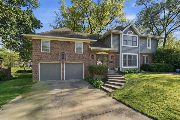 5475 W 85th TER, Prairie Village, KS 66207