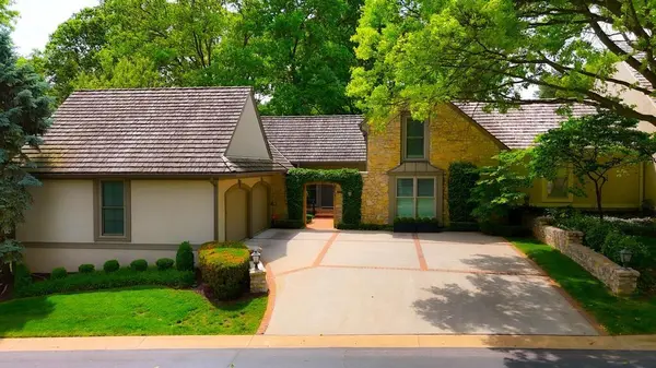 7904 Bristol CT,  Prairie Village,  KS 66208