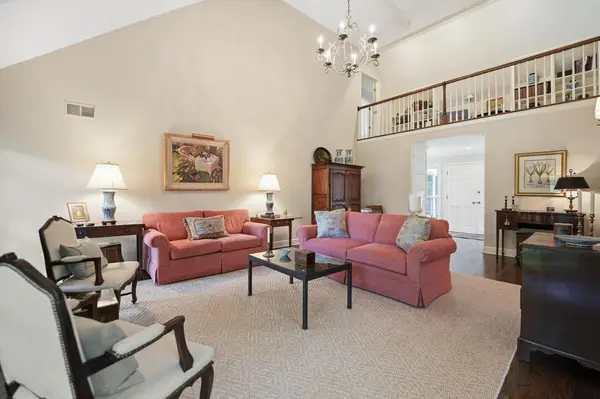 7904 Bristol CT, Prairie Village, KS 66208