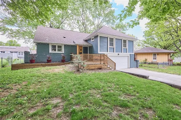 12719 CRYSTAL AVE, Grandview, MO 64030