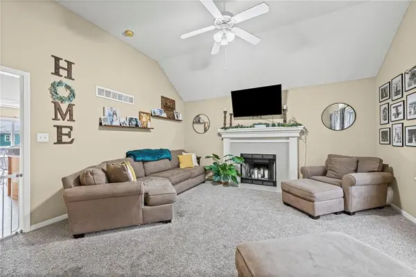 435 N Queen Ridge AVE, Independence, MO 64056