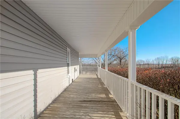1261 SE Mill ST, Dearborn, MO 64439