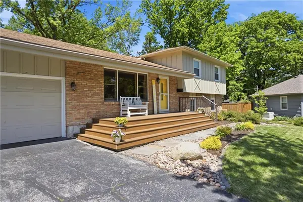 9336 Hardy DR, Overland Park, KS 66212