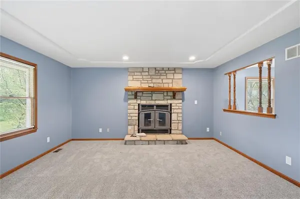 14280 170th ST, Bonner Springs, KS 66012