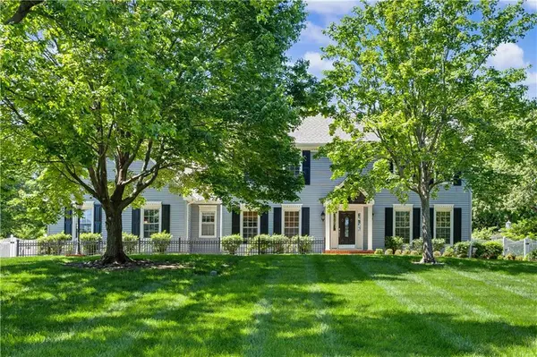 3104 S Victoria LN, Blue Springs, MO 64015