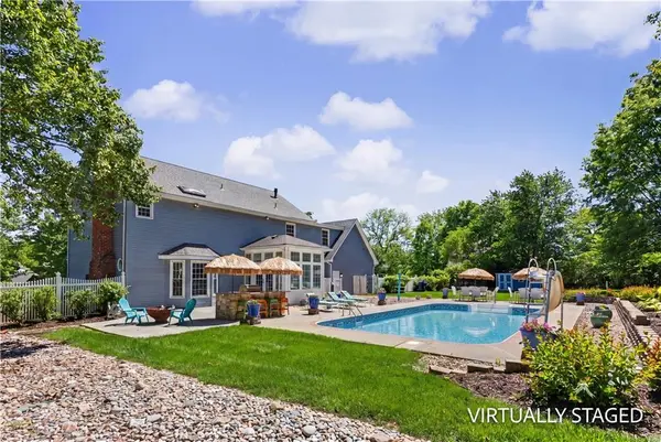 3104 S Victoria LN, Blue Springs, MO 64015