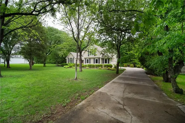 704 Folks RD, Lawrence, KS 66047