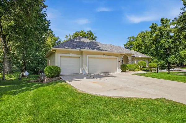 3431 NW Pink Hill CIR, Blue Springs, MO 64015