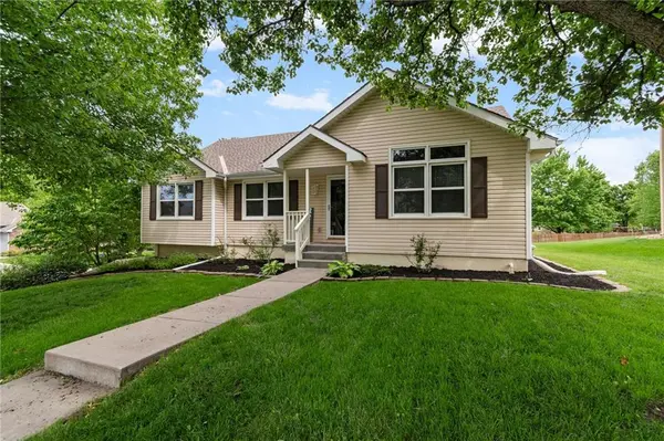 8903 NE 109TH ST, Kansas City, MO 64157