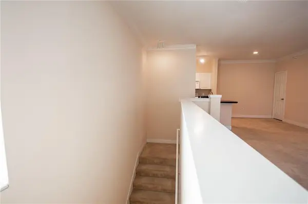 11604 Tomahawk Creek Pkwy #L, Leawood, KS 66211