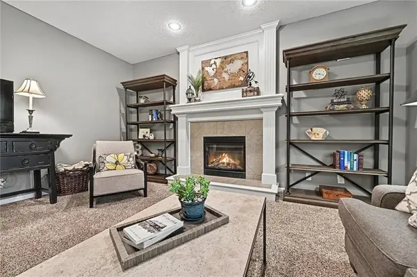 704 S Adams ST, Raymore, MO 64083