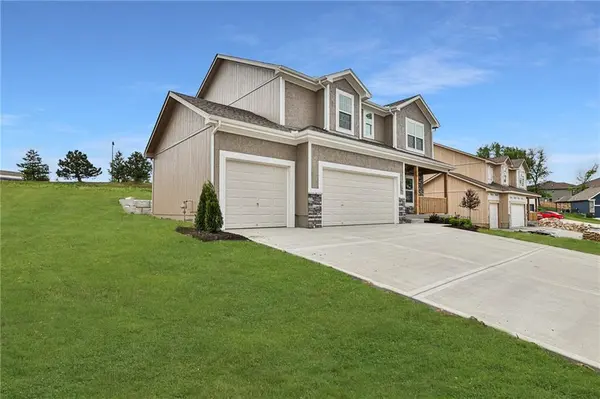 2523 SW Mitchell ST, Oak Grove, MO 64075