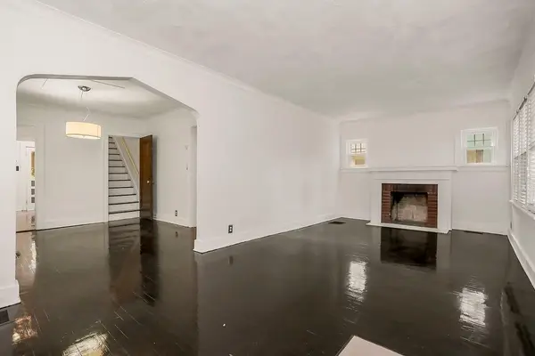 915 E 76th TER, Kansas City, MO 64131