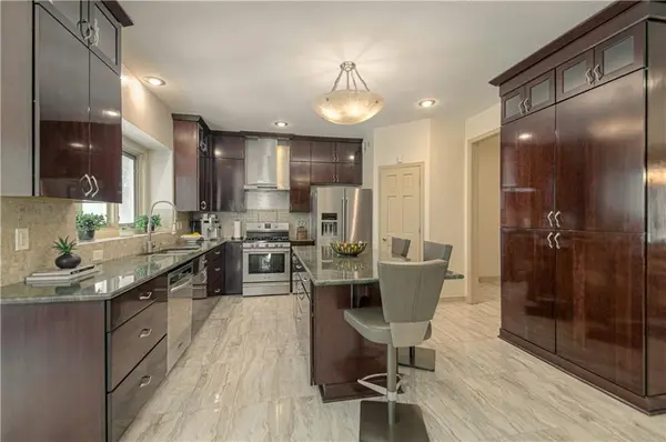 5319 W 132nd TER, Leawood, KS 66209