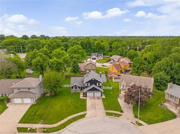 7305 Erika CT, Pleasant Valley, MO 64068