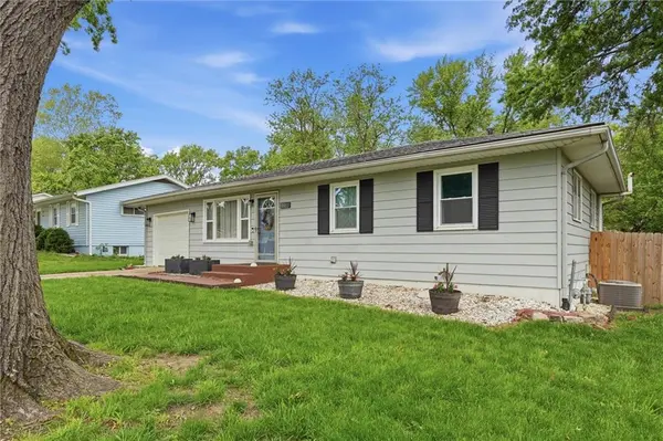1922 Osage ST, Leavenworth, KS 66048