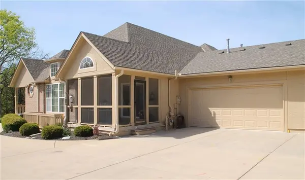 14270 W 151st TER #302, Olathe, KS 66062