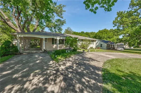 1020 S Delaware ST, Tonganoxie, KS 66086