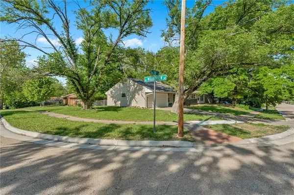 4212 SW 28th TER, Topeka, KS 66614