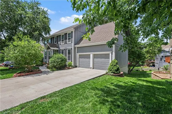 18730 W 115th TER, Olathe, KS 66061