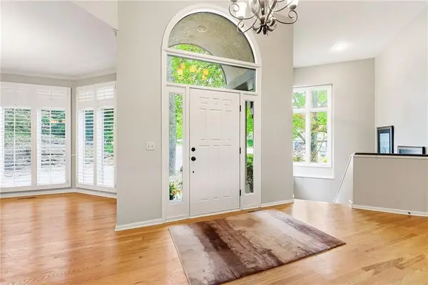 8414 Vista CIR, Parkville, MO 64152