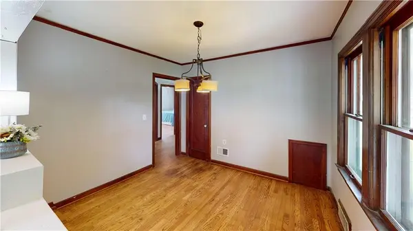 6100 Long AVE, Shawnee, KS 66216