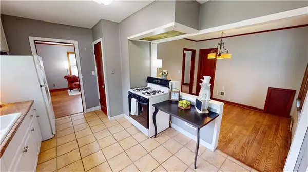 6100 Long AVE, Shawnee, KS 66216