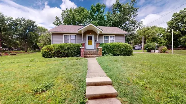 6100 Long AVE, Shawnee, KS 66216