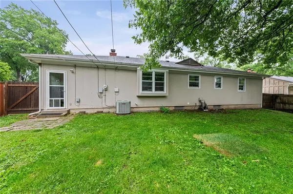 6808 Stearns ST, Shawnee, KS 66203