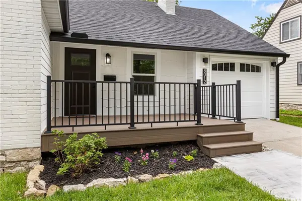 8012 Belleview AVE, Kansas City, MO 64114