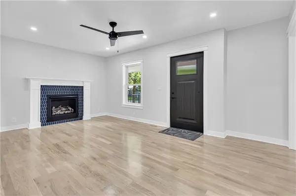 8012 Belleview AVE, Kansas City, MO 64114