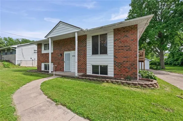 2903 NE 56th TER, Gladstone, MO 64119