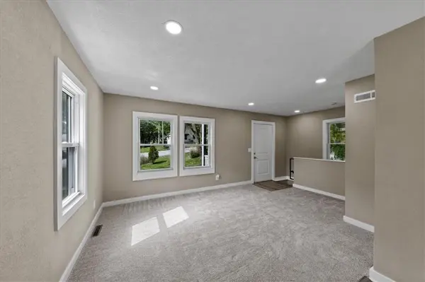 12107 Henry ST, Sugar Creek, MO 64054