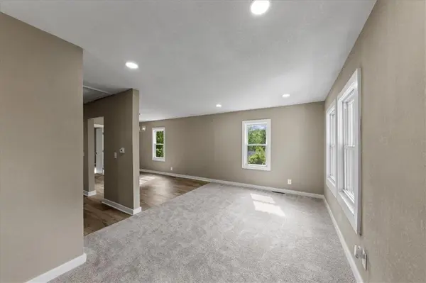 12107 Henry ST, Sugar Creek, MO 64054