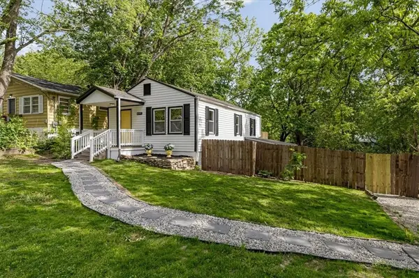 12107 Henry ST, Sugar Creek, MO 64054