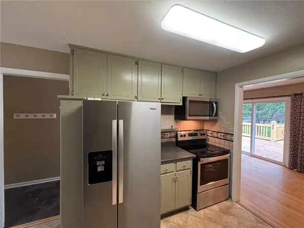 8806 Riley ST, Overland Park, KS 66212