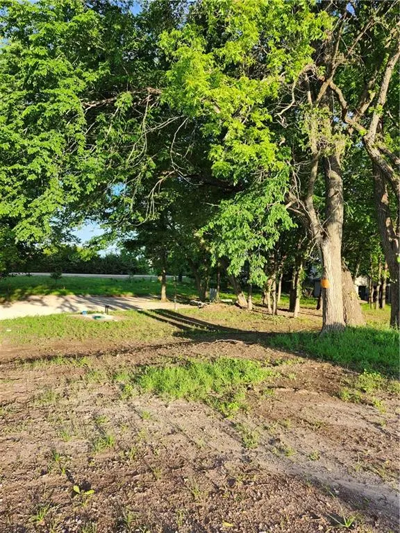 66 & 70 Redwood LN, Linn Valley, KS 66040