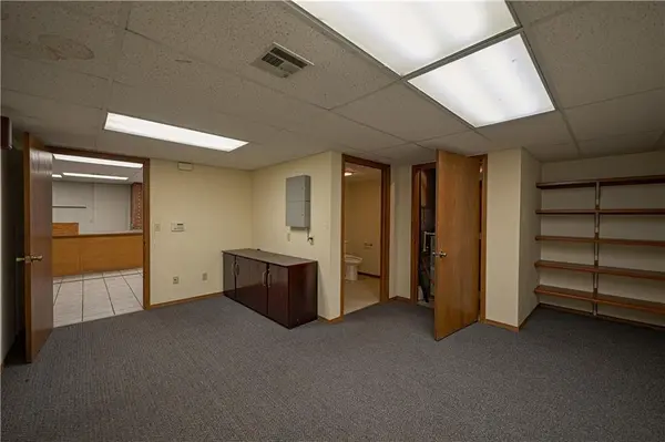 802 W 8th ST, Coffeyville, KS 67337