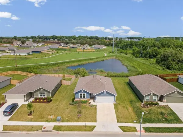 513 SE Carson DR, Blue Springs, MO 64014