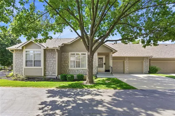 15732 S Sunset DR #800,  Olathe,  KS 66062
