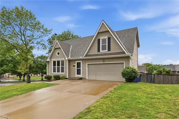 1548 W Romany CT, Olathe, KS 66061