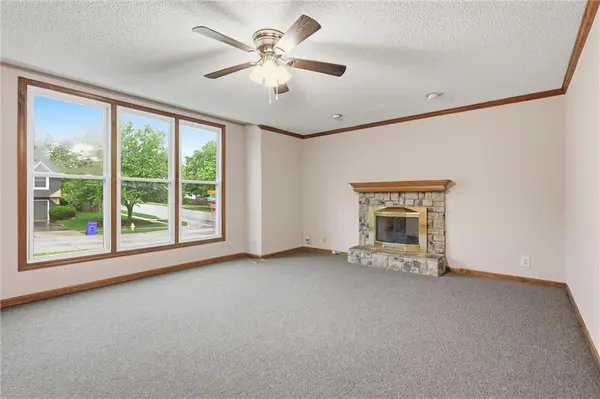 1548 W Romany CT, Olathe, KS 66061
