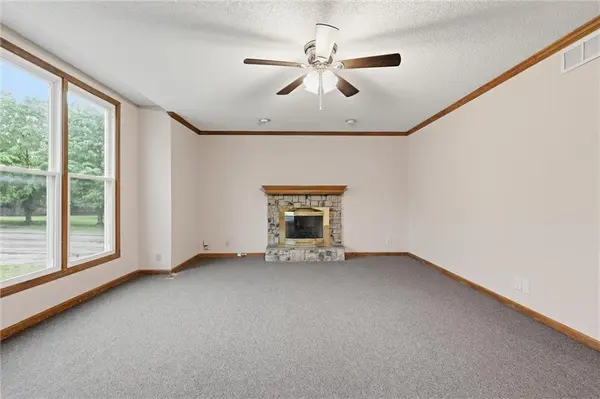 1548 W Romany CT, Olathe, KS 66061
