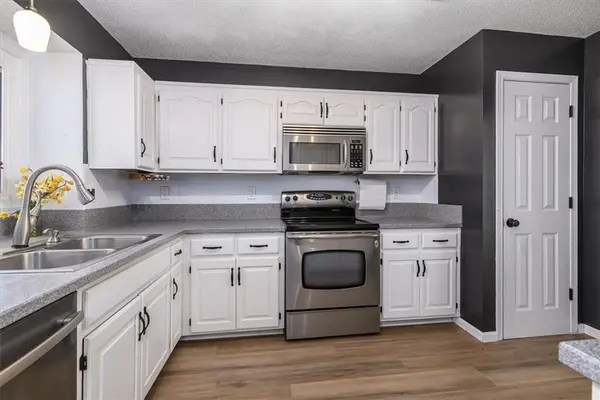 4214 NW 78th ST, Kansas City, MO 64151