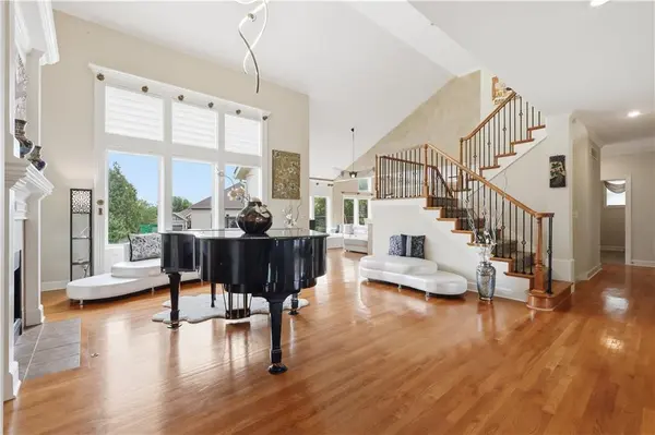 15505 Canterbury ST, Overland Park, KS 66224