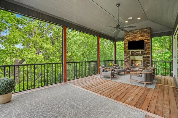 8831 Vista DR, Lenexa, KS 66220