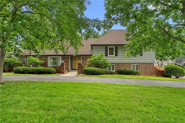 5400 W 84th TER,  Prairie Village,  KS 66207