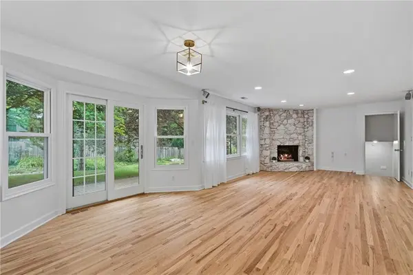 5400 W 84th TER, Prairie Village, KS 66207