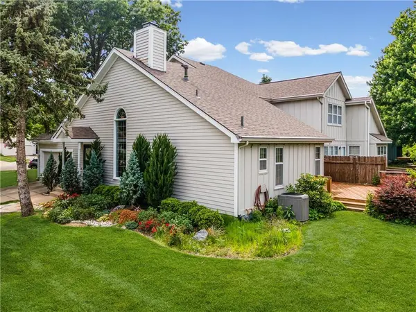 9000 W 120th TER, Overland Park, KS 66213